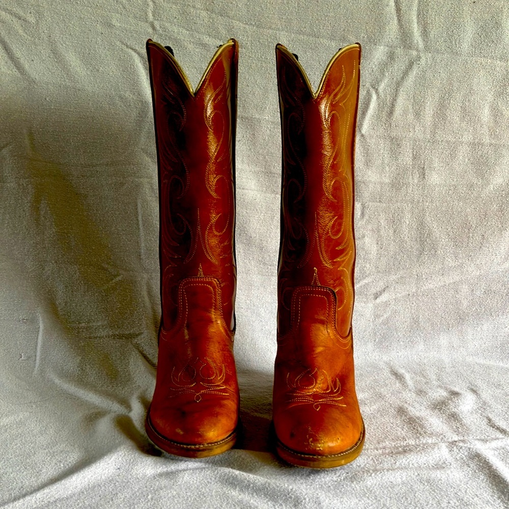 Women’s light brown Dingo Cowboy Boots size 7.5